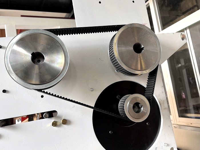 Servo motor synchronous belt frequency conversion